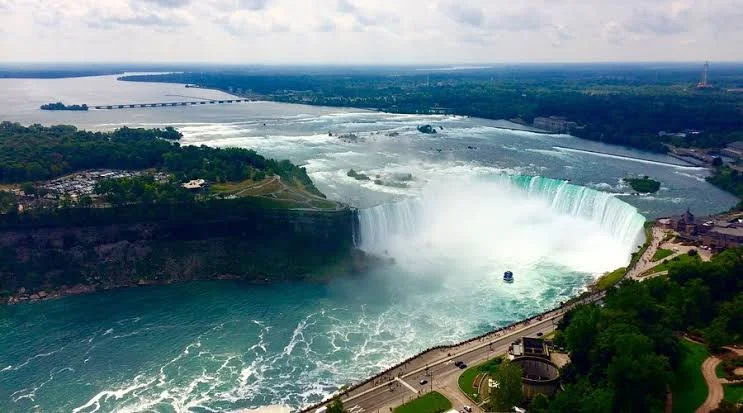 Horseshoe Falls, Niagara Falls Ontario Horseshoe Falls in Niagara Falls, Ontario