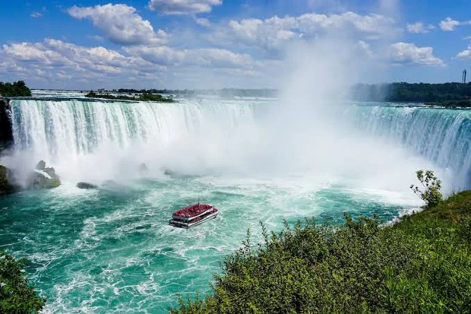 Niagara River view from Queen Victoria Park