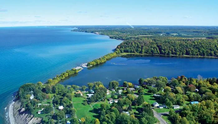Lake Ontario shore, Niagara waterfront Lake Ontario shoreline in the Niagara waterfront district
