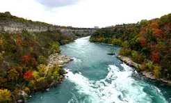 Whirlpool hiking trail along the Niagara Gorge